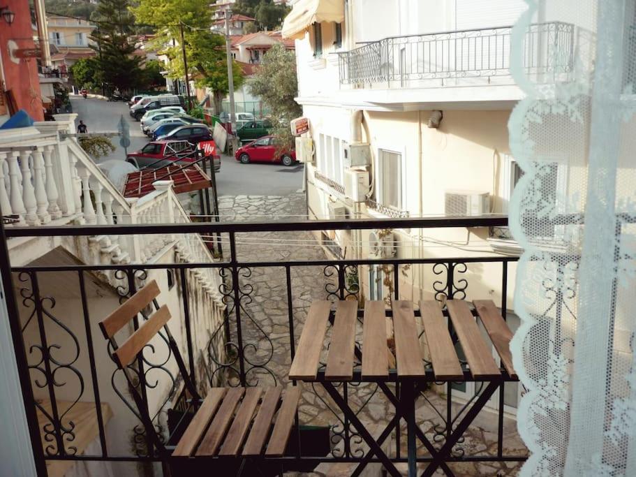 Апартаменты Center Of Parga-John'S House Экстерьер фото